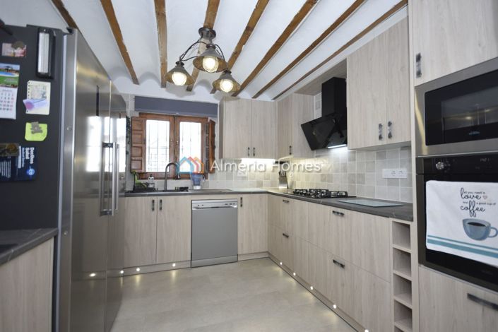 Image No.15-4 Bed Country House for sale