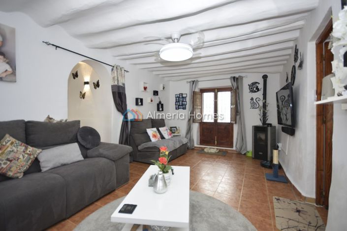 Image No.17-4 Bed Country House for sale