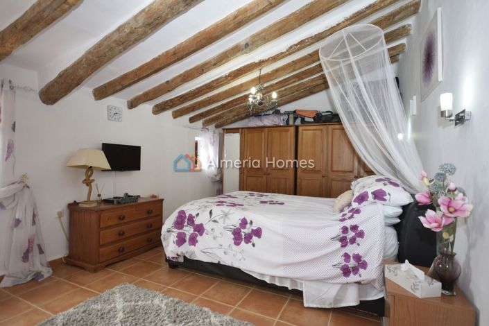 Image No.27-4 Bed Country House for sale