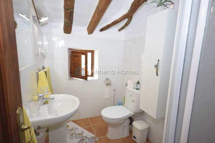 Image No.28-4 Bed Country House for sale