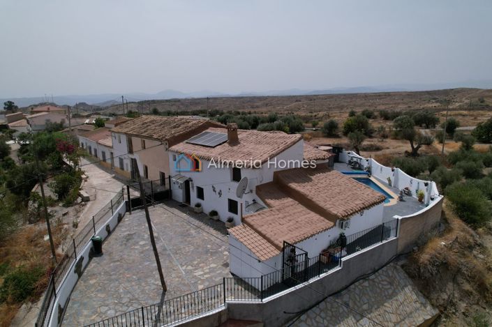 Image No.5-4 Bed Country House for sale