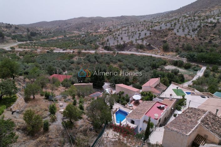 Image No.31-4 Bed Country House for sale