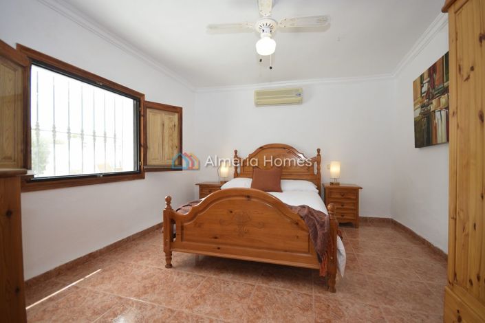 Image No.17-4 Bed Country House for sale