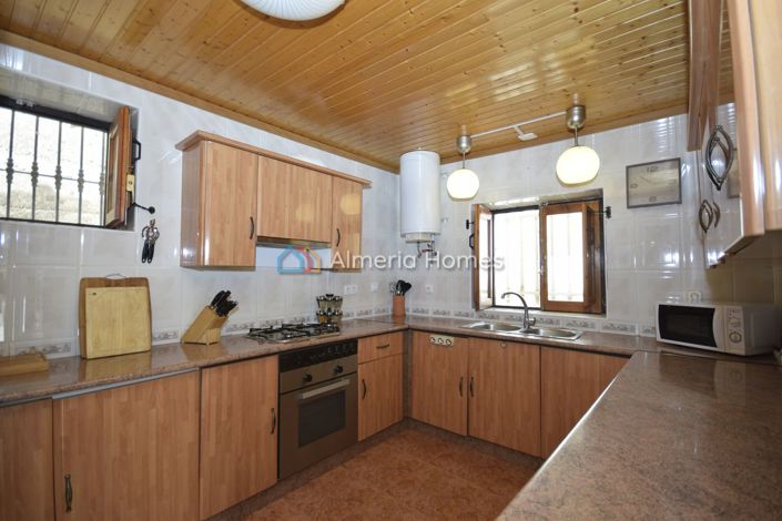 Image No.18-4 Bed Country House for sale