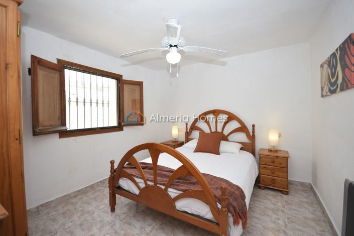 Image No.26-4 Bed Country House for sale