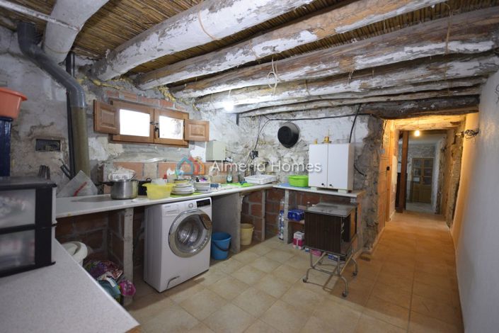 Image No.17-6 Bed Country House for sale