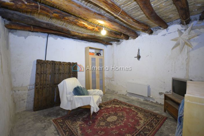 Image No.20-6 Bed Country House for sale