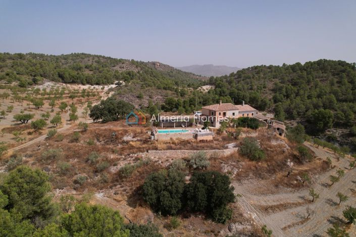 Image No.3-6 Bed Country House for sale