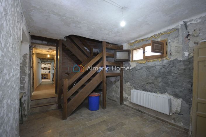Image No.21-6 Bed Country House for sale