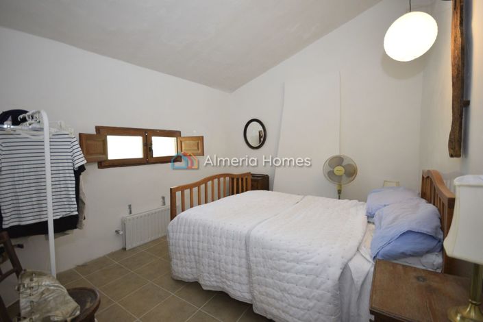 Image No.24-6 Bed Country House for sale