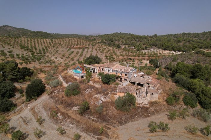 Image No.4-6 Bed Country House for sale