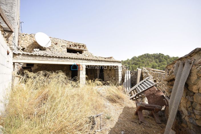 Image No.31-6 Bed Country House for sale