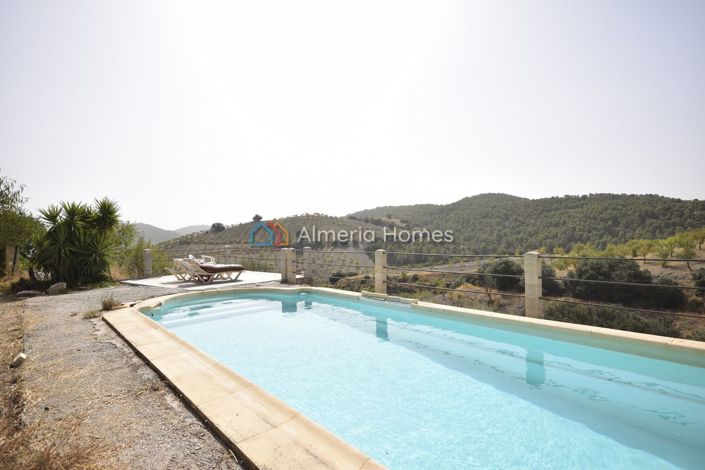 Image No.8-6 Bed Country House for sale