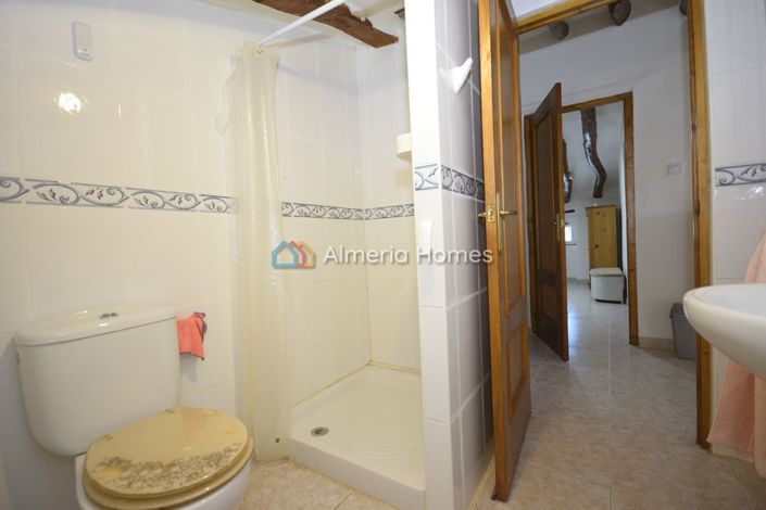 Image No.25-3 Bed Country House for sale