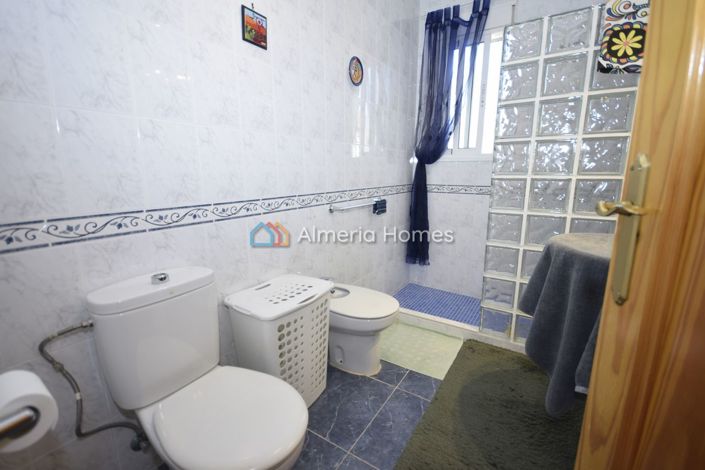 Image No.28-6 Bed Villa for sale