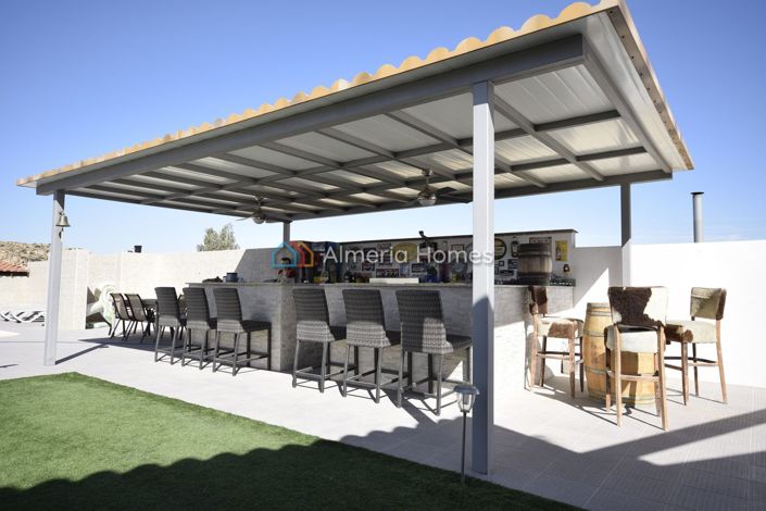 Image No.8-6 Bed Villa for sale