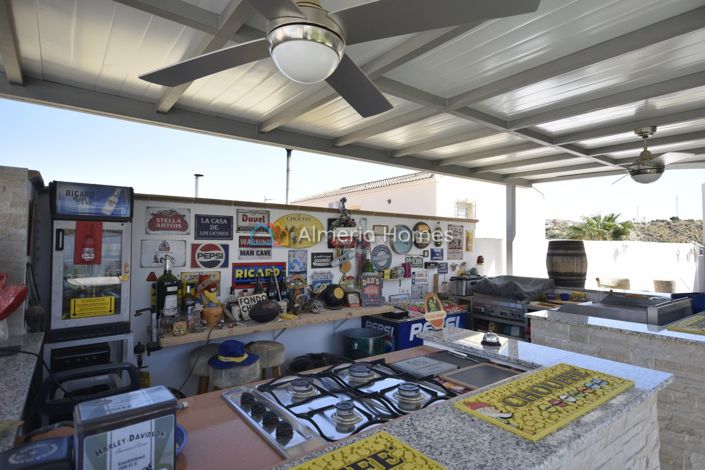 Image No.9-6 Bed Villa for sale