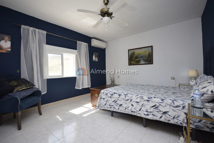 Image No.27-5 Bed Country House for sale