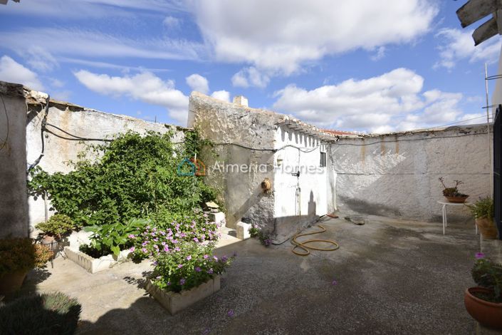 Image No.13-6 Bed Country House for sale