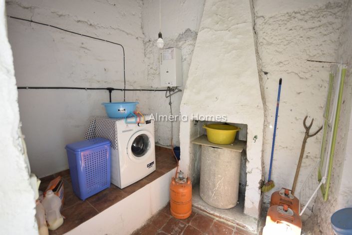 Image No.14-6 Bed Country House for sale