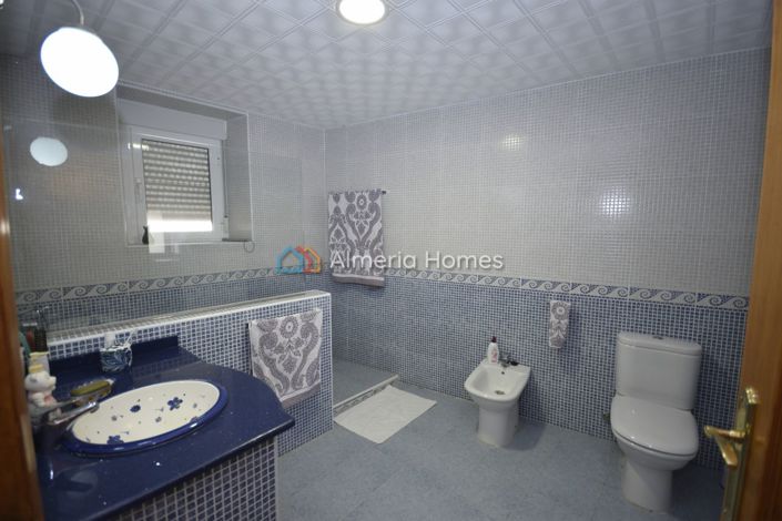 Image No.17-6 Bed Country House for sale