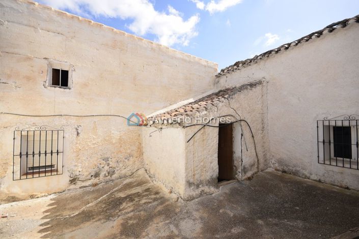 Image No.19-6 Bed Country House for sale