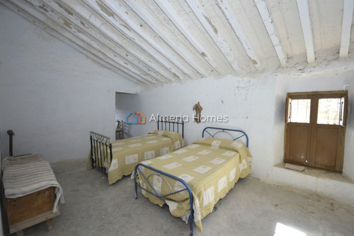 Image No.21-6 Bed Country House for sale