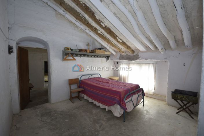 Image No.23-6 Bed Country House for sale