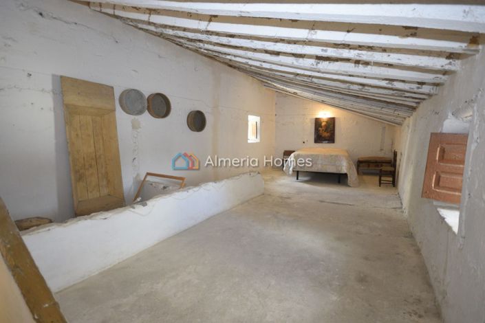 Image No.25-6 Bed Country House for sale