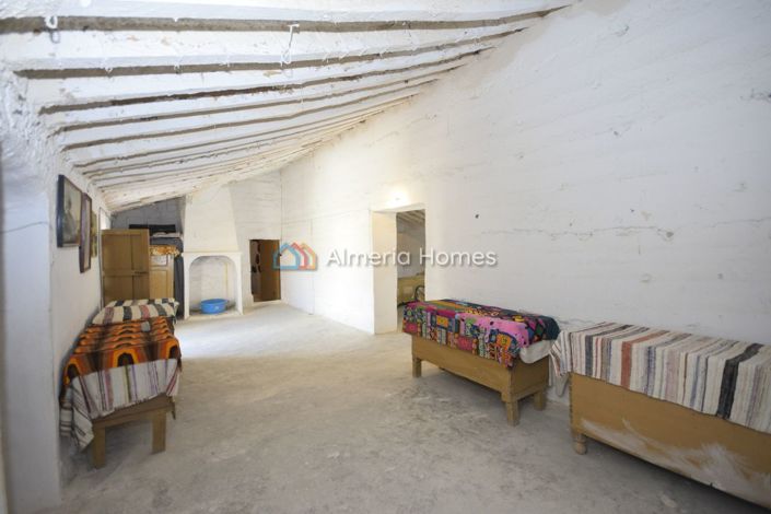 Image No.27-6 Bed Country House for sale