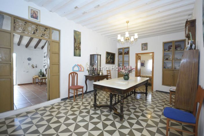 Image No.8-6 Bed Country House for sale