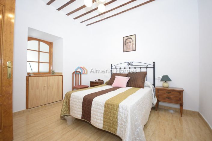 Image No.9-6 Bed Country House for sale