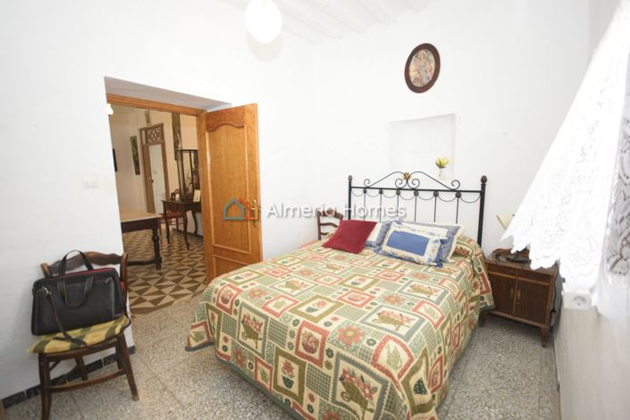 Image No.10-6 Bed Country House for sale