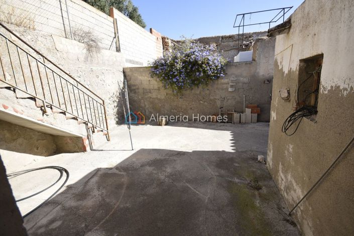 Image No.21-3 Bed Country House for sale