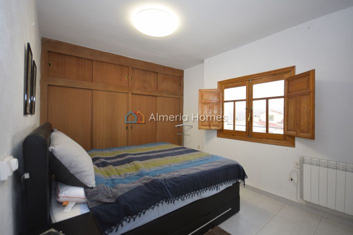 Image No.14-3 Bed Townhouse for sale