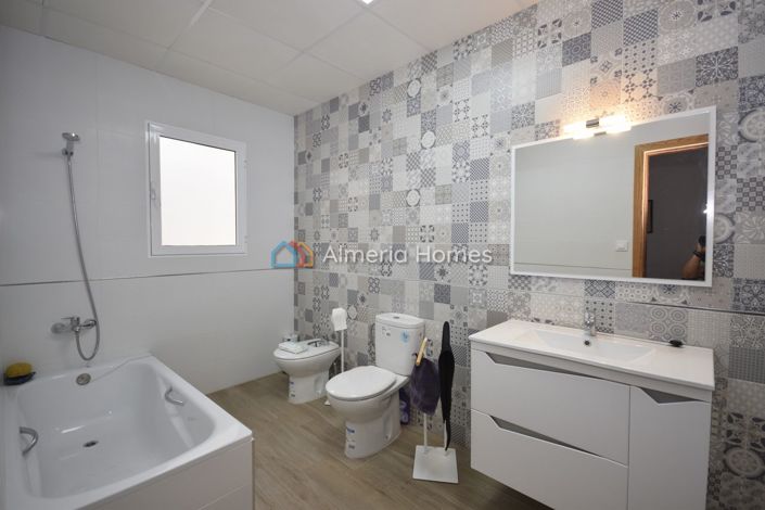 Image No.18-3 Bed Townhouse for sale