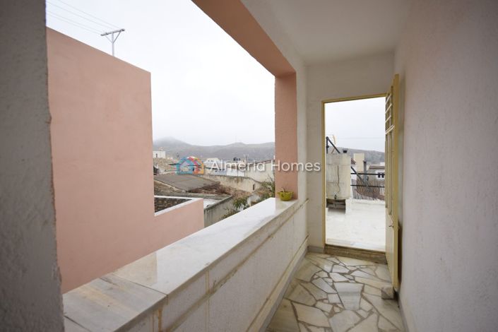 Image No.20-3 Bed Townhouse for sale