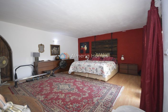 Image No.10-1 Bed Villa for sale