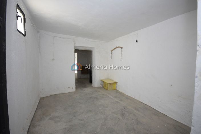 Image No.19-3 Bed Townhouse for sale