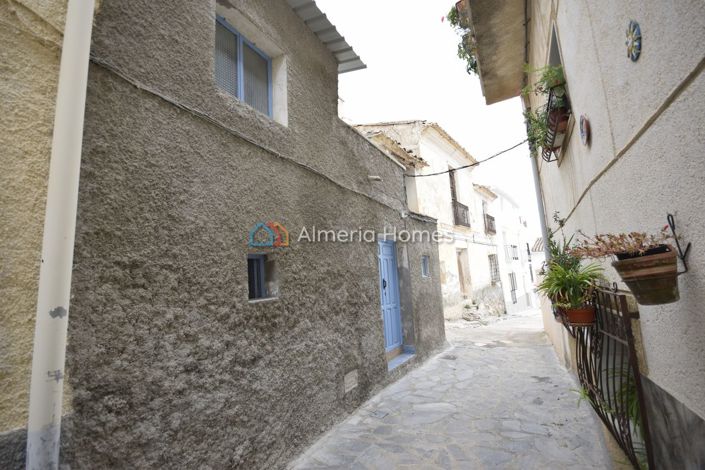 Image No.2-3 Bed Townhouse for sale