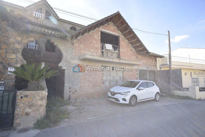 Image No.1-4 Bed Villa for sale