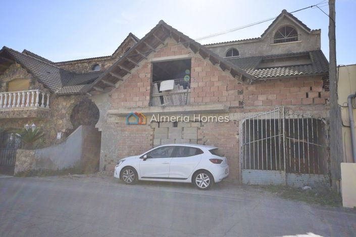 Image No.2-4 Bed Villa for sale