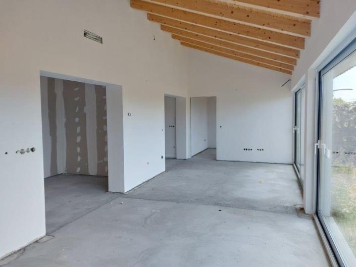 Image No.13-3 Bed House for sale