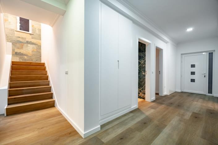 Image No.6-5 Bed House/Villa for sale