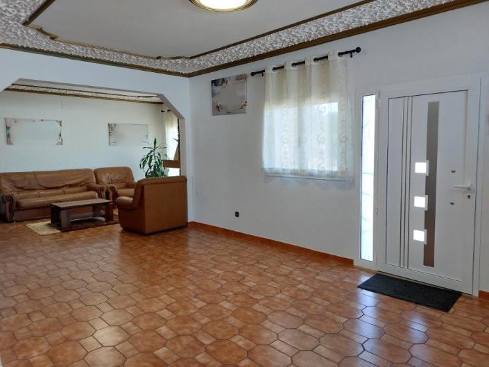 Image No.8-5 Bed Villa / Detached for sale