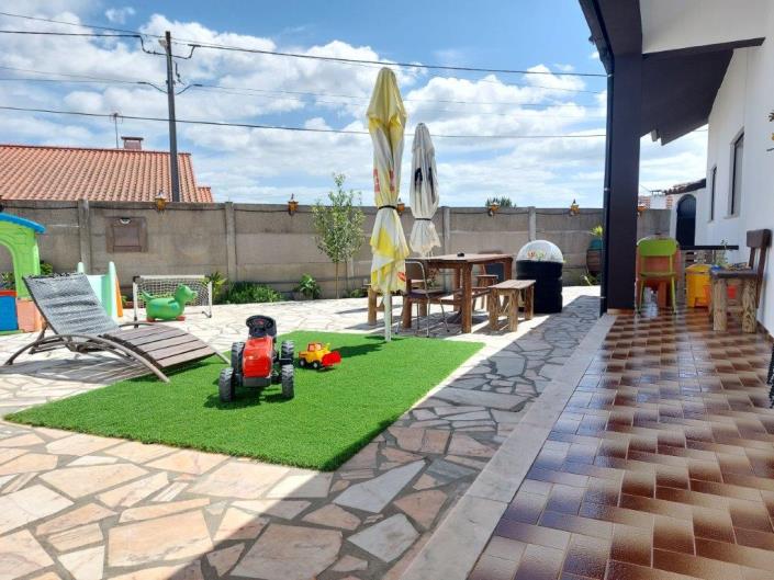 Image No.42-5 Bed Villa / Detached for sale