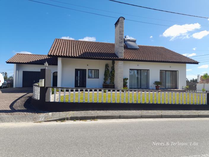 Image No.58-5 Bed Villa / Detached for sale