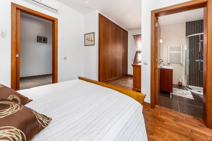 Image No.13-4 Bed Villa for sale