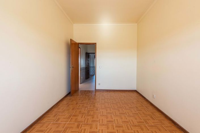 Image No.12-3 Bed Apartment for sale