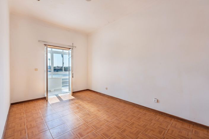 Image No.13-3 Bed Apartment for sale